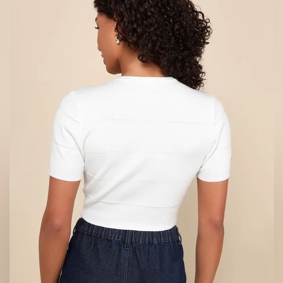 Casually Impressive White Textured Short Sleeve Sweater Top - size small - Picture 3 of 4